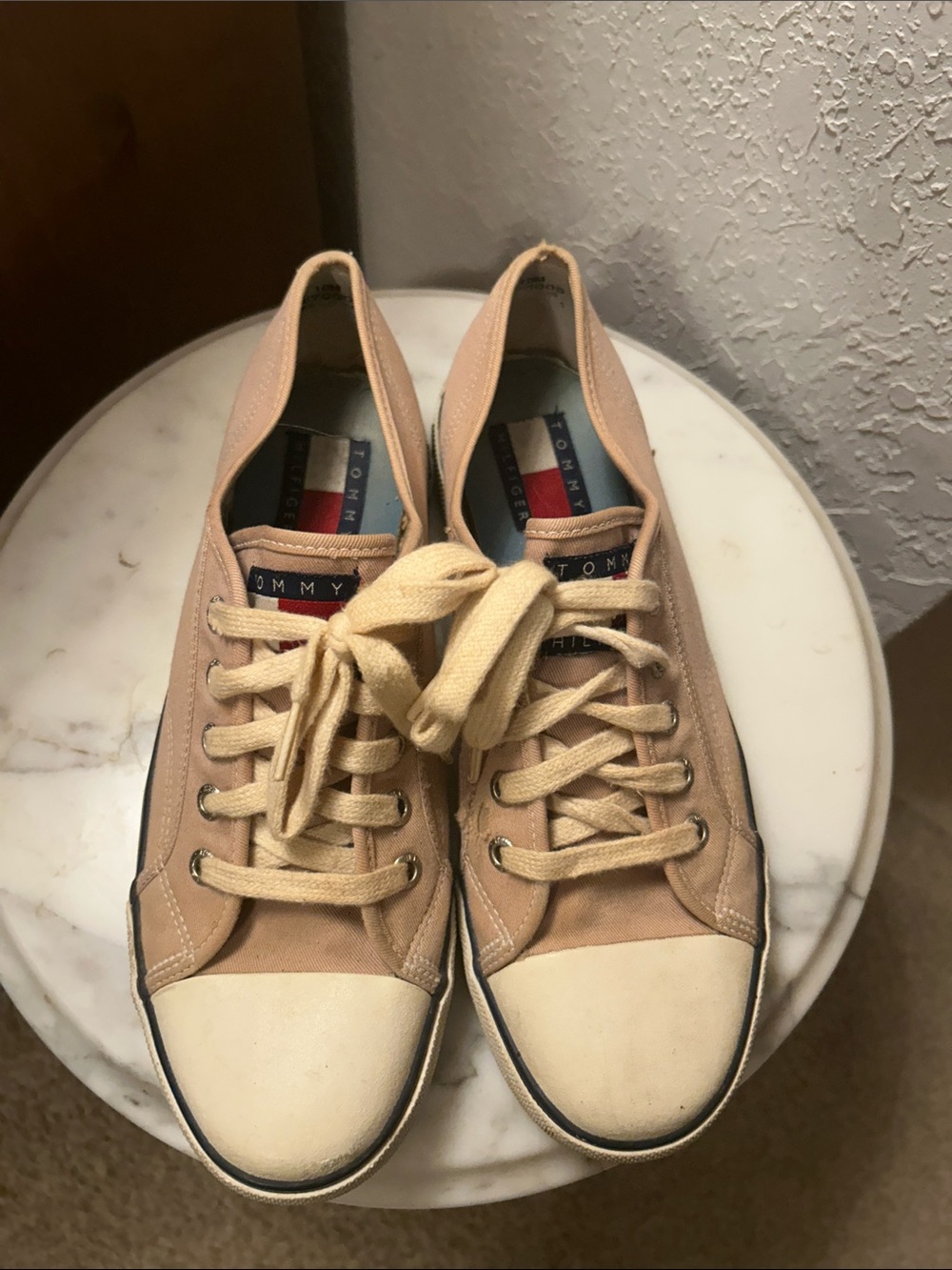 Tommy Hilfiger Women’s purple Canvas Low-Top Sneakers with Cream Accents. 10